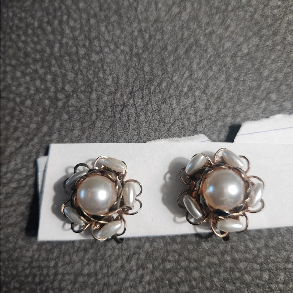 Elegant Pearl Flower Earrings